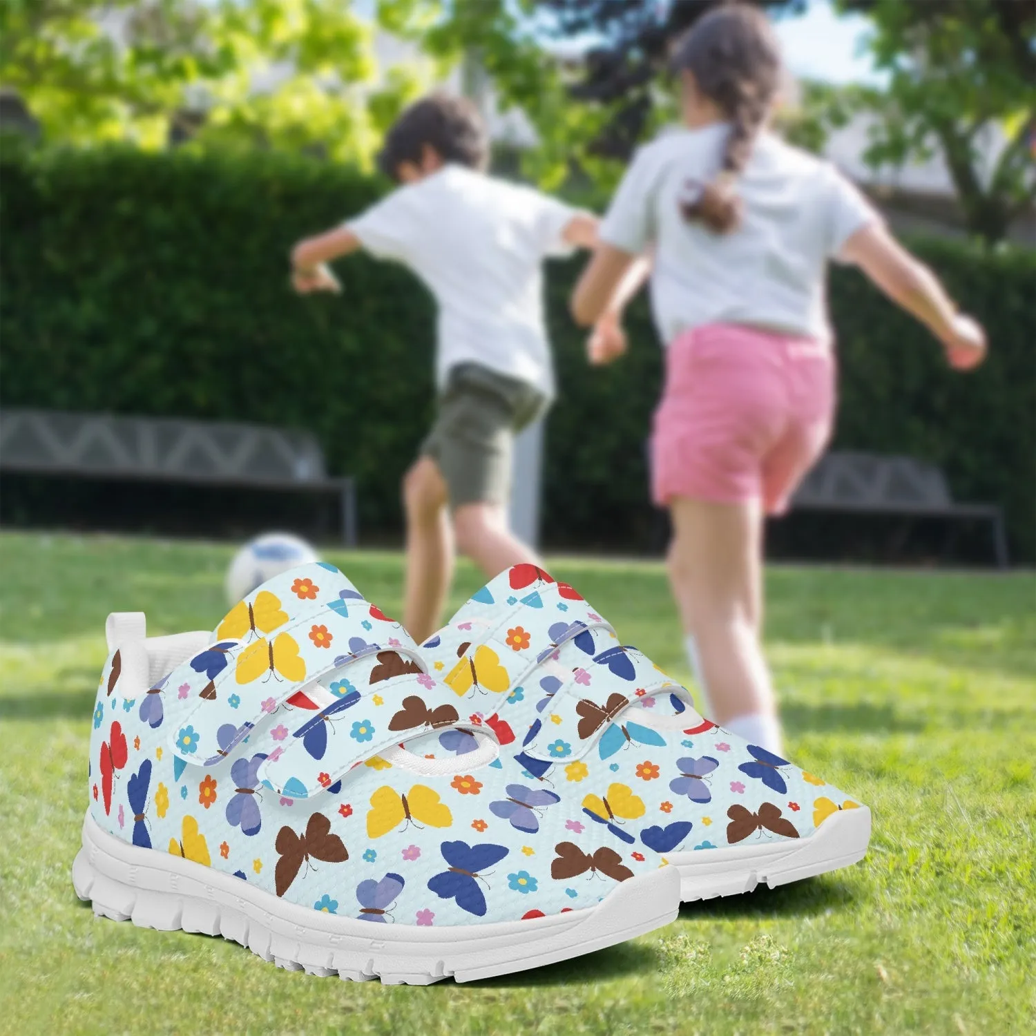 Baskets légères à velcro pour enfant "Motif papillons multicolores" (672)