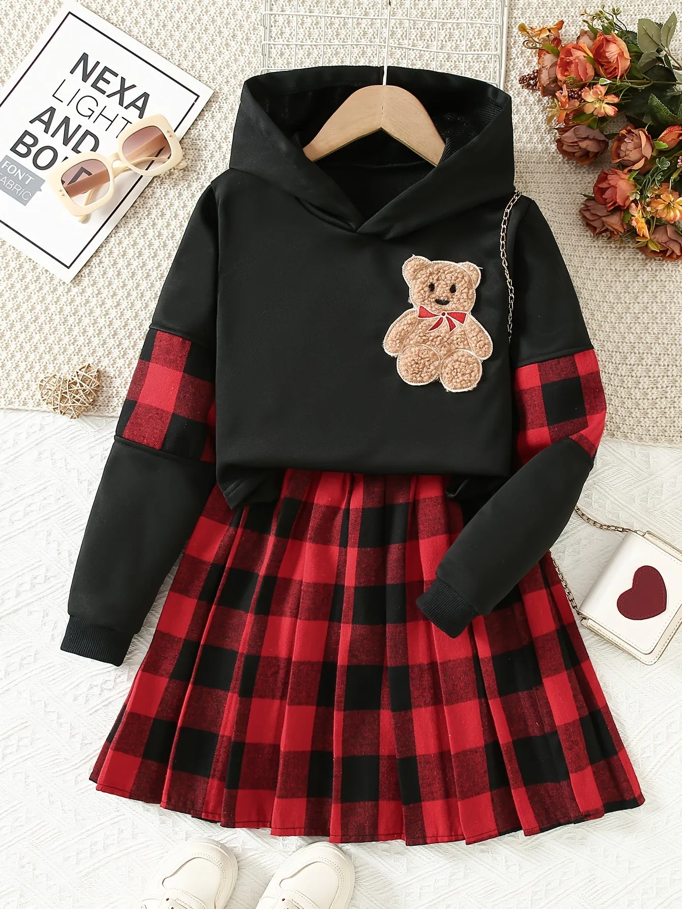 Girls' Plaid Sweatshirt Set with Bear Appliques   Pleated Skirt for Christmas, Fall/Winter Outdoor Casual Activities with Color Stitching