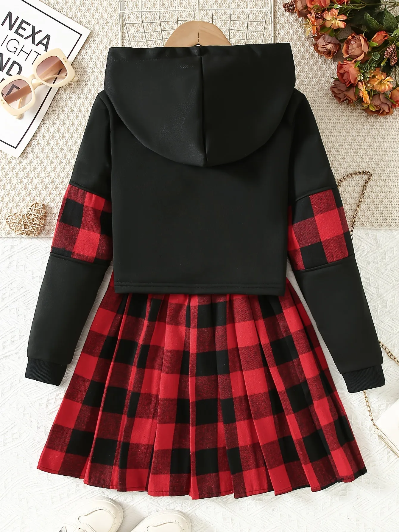 Girls' Plaid Sweatshirt Set with Bear Appliques   Pleated Skirt for Christmas, Fall/Winter Outdoor Casual Activities with Color Stitching