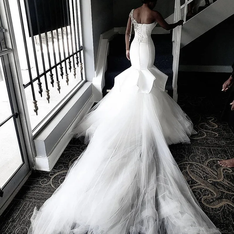 One shoulder White Mermaid Wedding Bridal Gowns with Ruffles Train