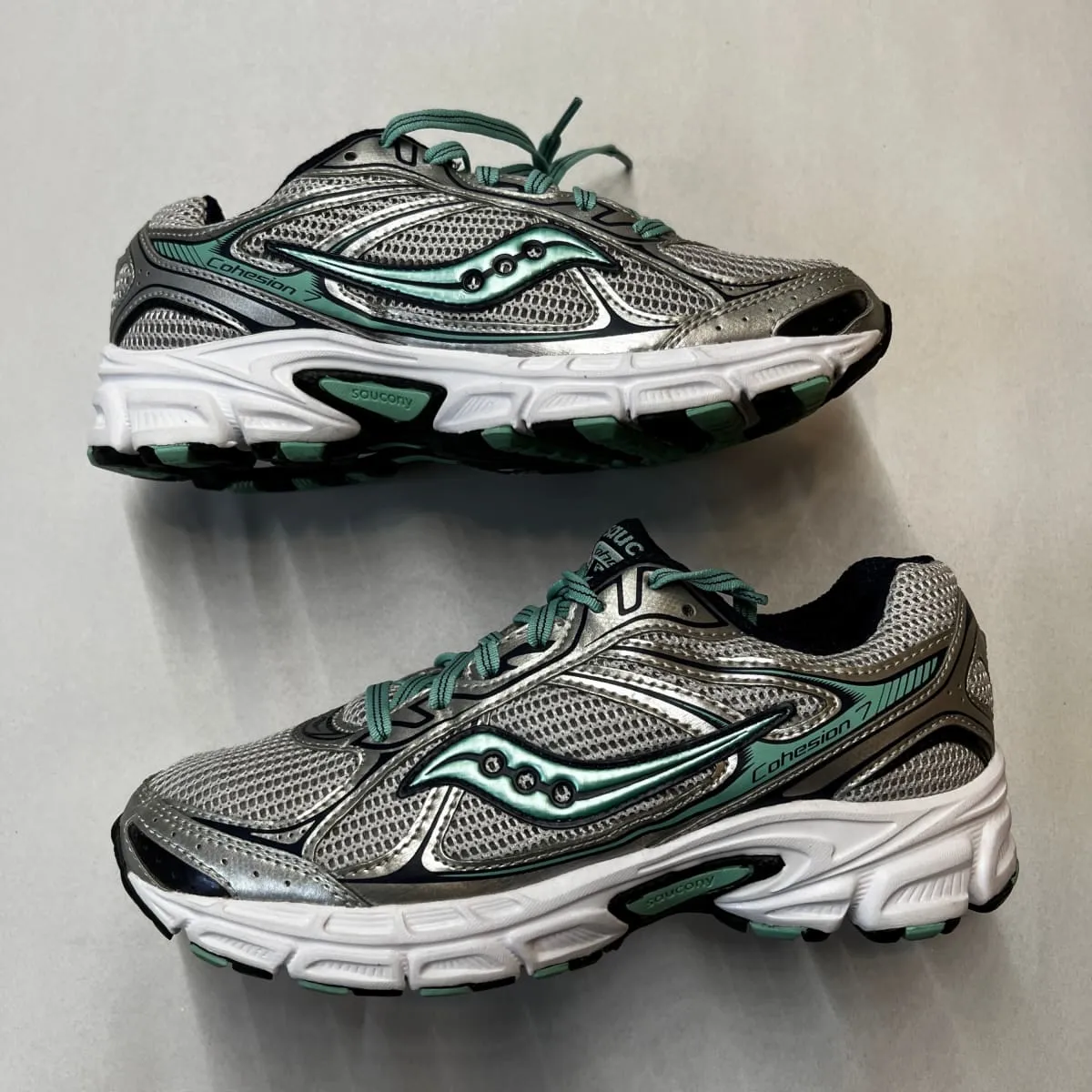 SAUCONY Women's Grid Cohesion 7 -Silver/Navy/Green- Running Shoe Size 6.5M Preowned