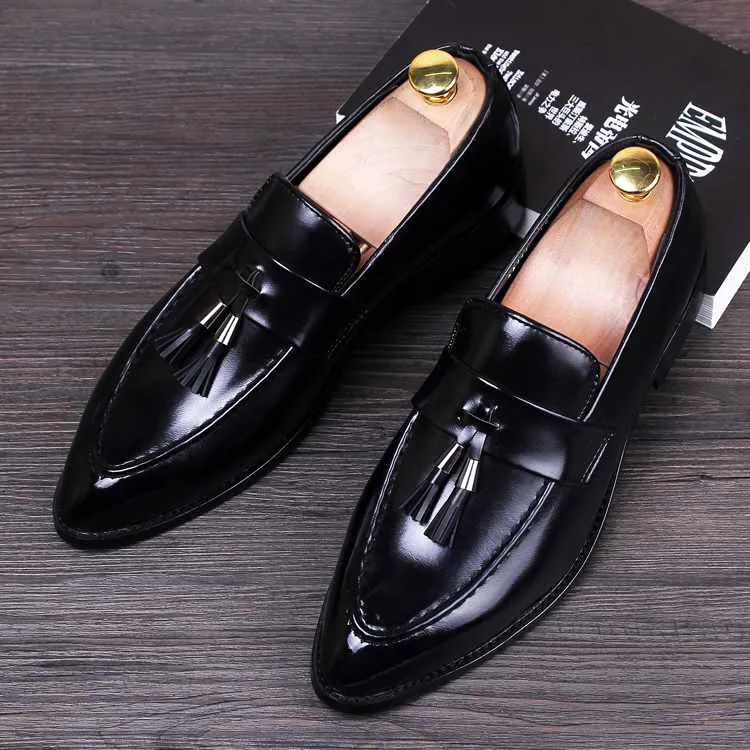 Spring and summer men's British casual pointed shoes breathable sets of feet retro tassels small shoes trend hair stylist tide shoes