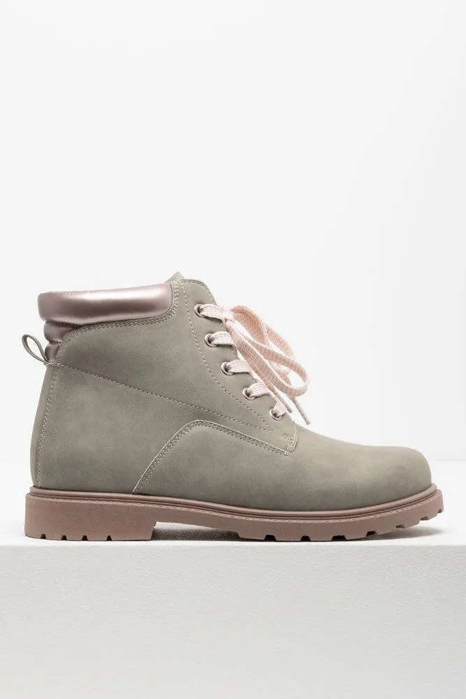 Tunnel Quilt Lace Up Boot Light Grey