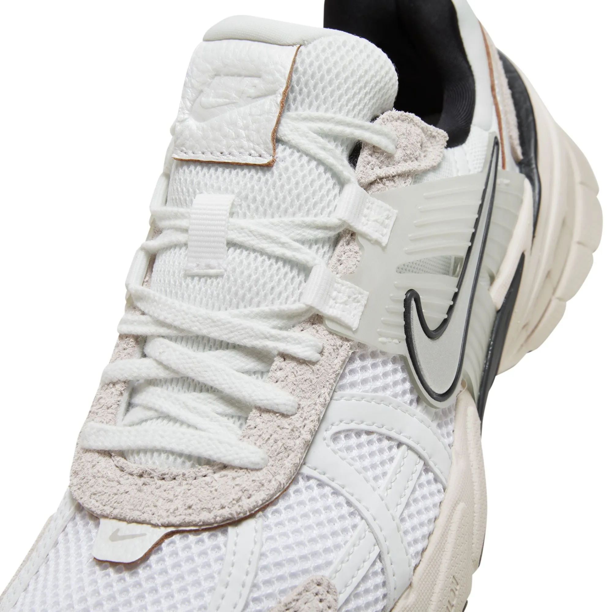 WMNS Nike V2K Run (Summit White/Chrome/White)